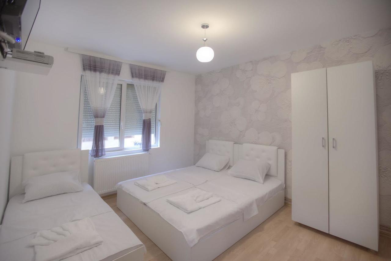 Guest House Prishtine Exterior foto